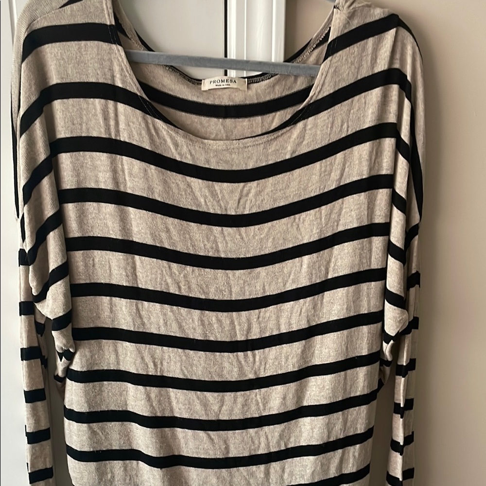 Promesa Tan and Black Boxy Long Sleeve Top P2P:27”, MidSleeve:4”, Wrist:3” L:22”